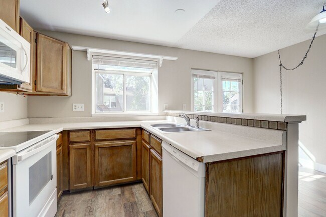 Foto del edificio - 2BR/2.5BA+ W/D -NEAR Cherry Creek Park