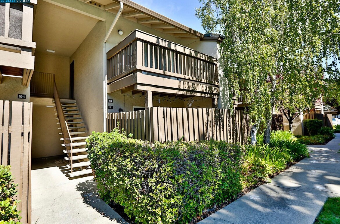 Primary Photo - 2742 Oak Rd
