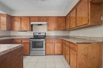 Building Photo - 13119 Hollowcreek Park Dr