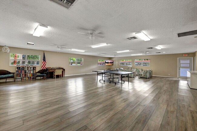 Building Photo - 2350 NE 14th Street Causeway