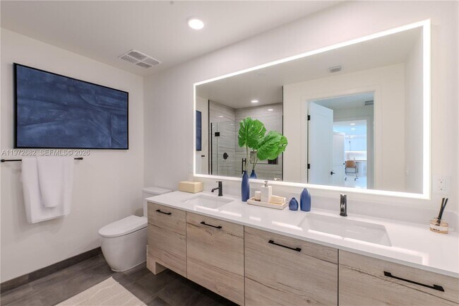 Foto del edificio - 333 N New River Dr E