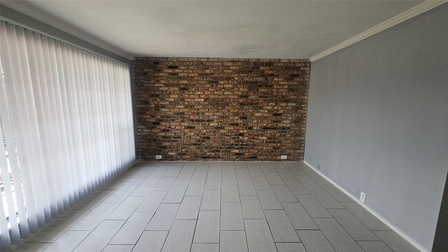 Building Photo - 3015 Greenridge Dr