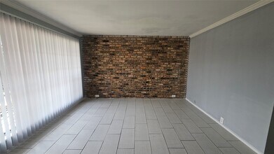 Building Photo - 3015 Greenridge Dr