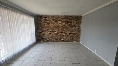 Building Photo - 3015 Greenridge Dr