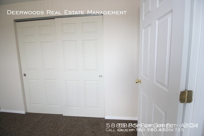 Foto del edificio - 5885 Poplar St