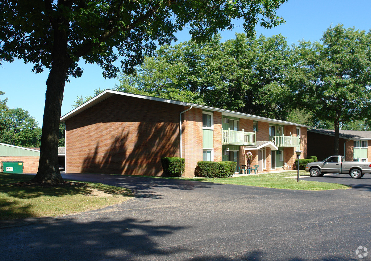 Primary Photo - Caravelle Apartments