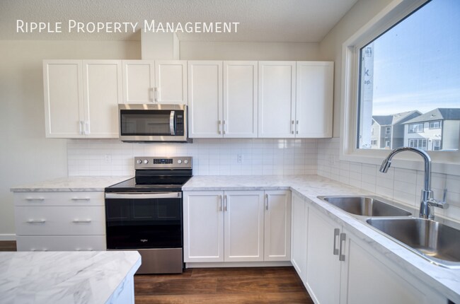 Building Photo - Modern 3 Beds, 2.5 Baths Single- Family | No Pets Allowed