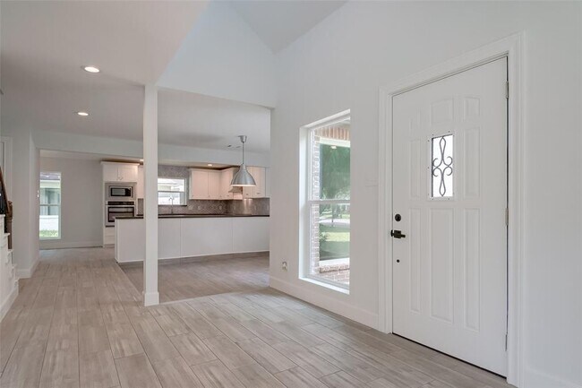 Foto del edificio - 818 Silvergate Dr