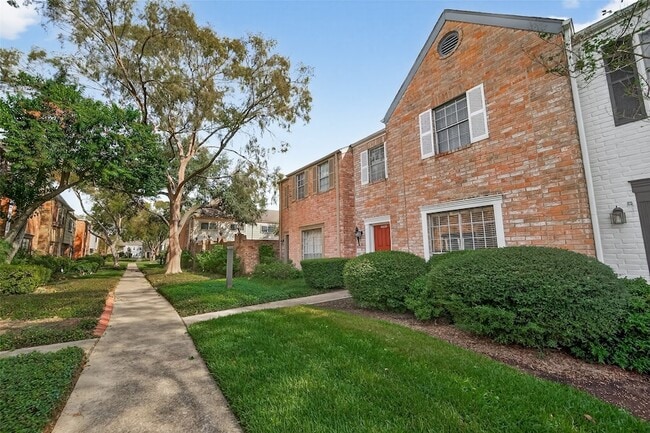 Foto del edificio - 14535 Misty Meadow Ln