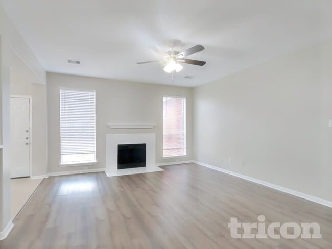 Foto del edificio - 4015 Camelia Glen Ln