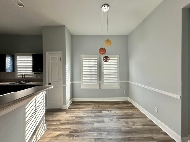 Foto del edificio - 8335 Hinsdale Way