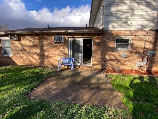 Building Photo - 2930 Arboretum Cir NW