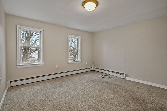 Foto del edificio - Newly Renovated 4-Bedroom House with Moder...