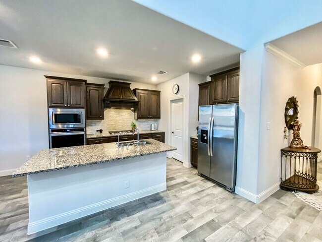 Foto del edificio - Immaculate 4 Bedroom Home In Westridge! Av...