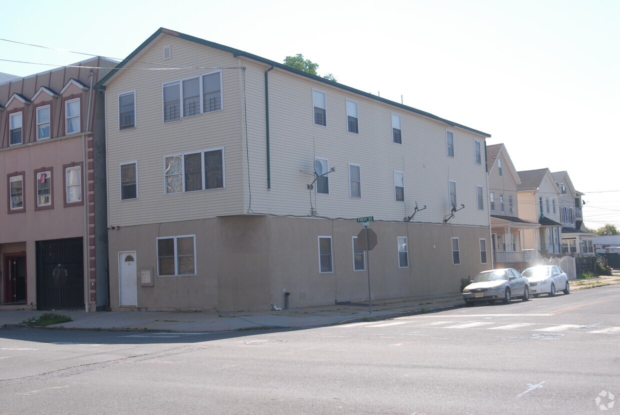 Building Photo - 81 1st St