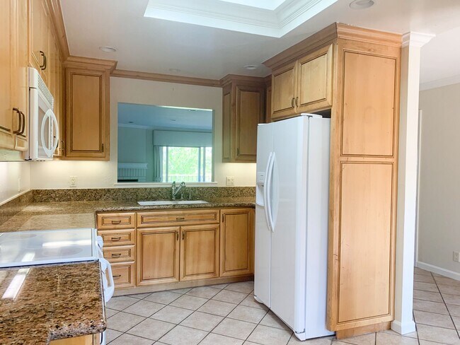 Foto del edificio - Townhome with Stunning Vasona Lake & Foothill Views Near Downtown Los Gatos