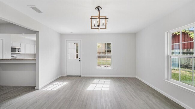 Foto del edificio - 910 Cedar Ln