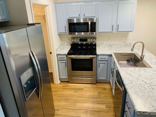 Building Photo - Regency Square Condos, Unit B1