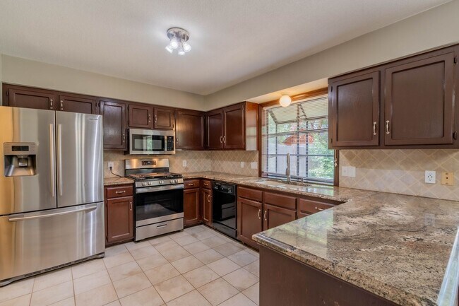 Building Photo - 3 Bed / 2 Bath in Tulsa!