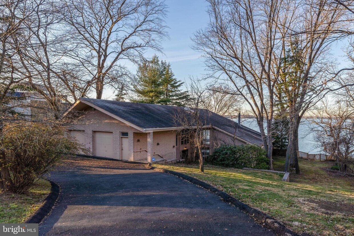 Foto principal - 10913 Mariner Dr