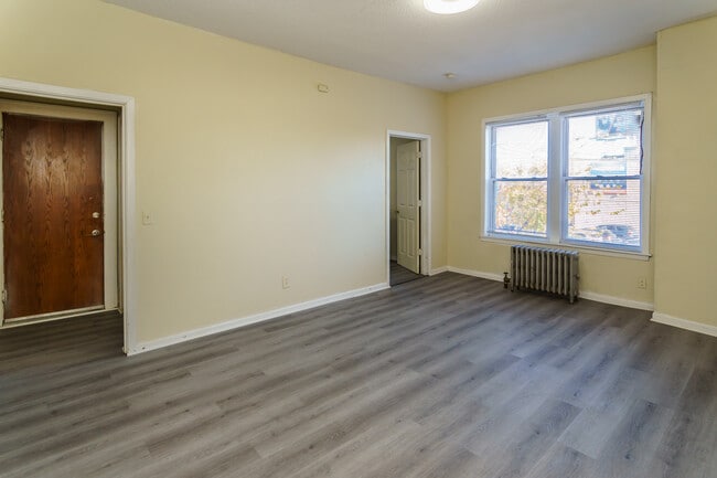 Foto del edificio - 1715-1725 E Lake St