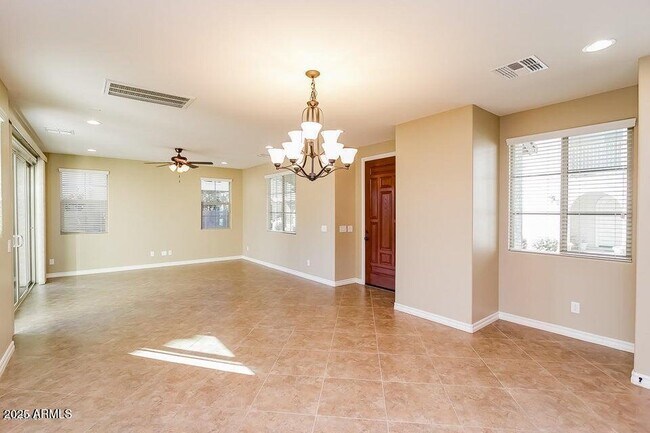 Building Photo - 888 S Annie Ln