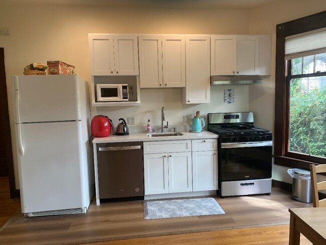 Foto del edificio - 2739 Dwight Way