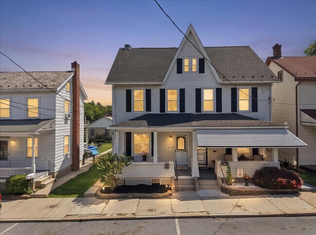 Building Photo - 315 2nd St