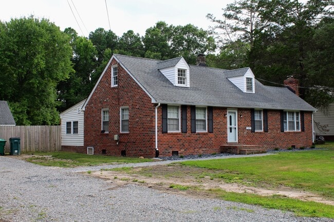 Building Photo - 3001 Lakewood Rd