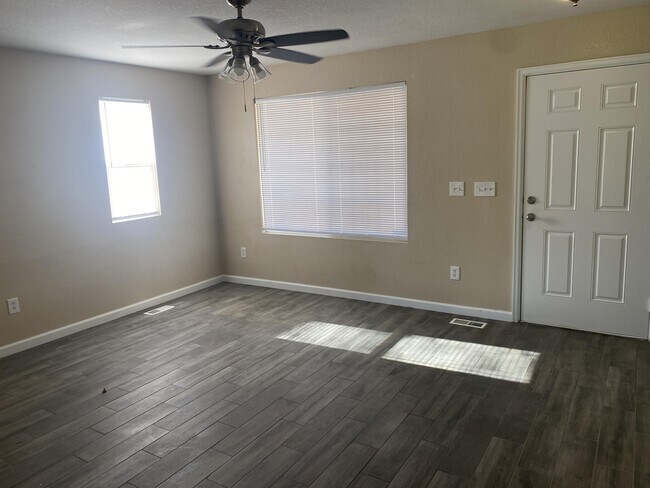 Photo - 1335 Legend Oak Dr House