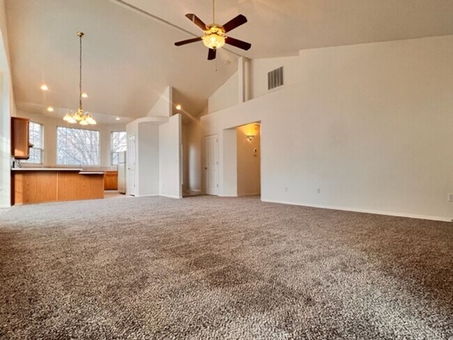 Building Photo - 4650 N Date Palm Ave