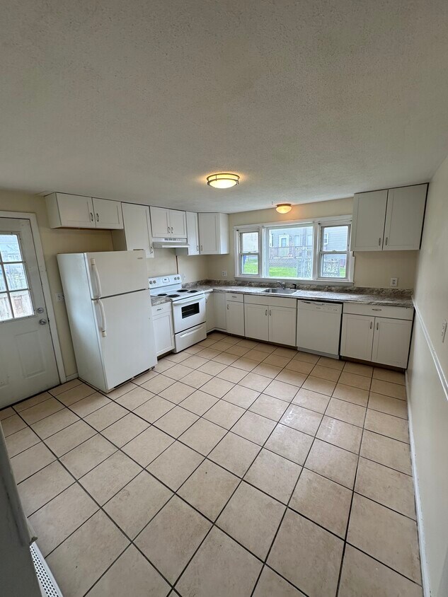 229 Middletown Ave Unit 229 Middletown Ave, Wethersfield, CT 06109