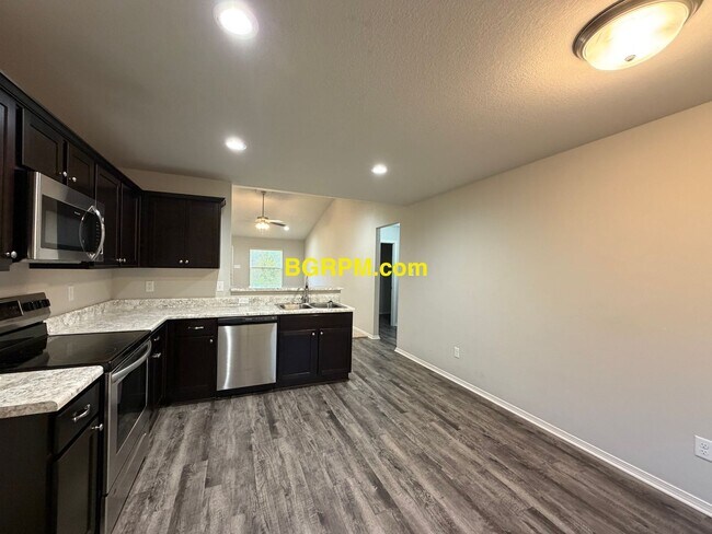 Building Photo - 16 Dunnaway Dr