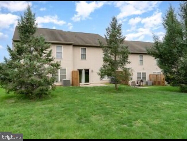 Building Photo - 471 Stonehedge Ln