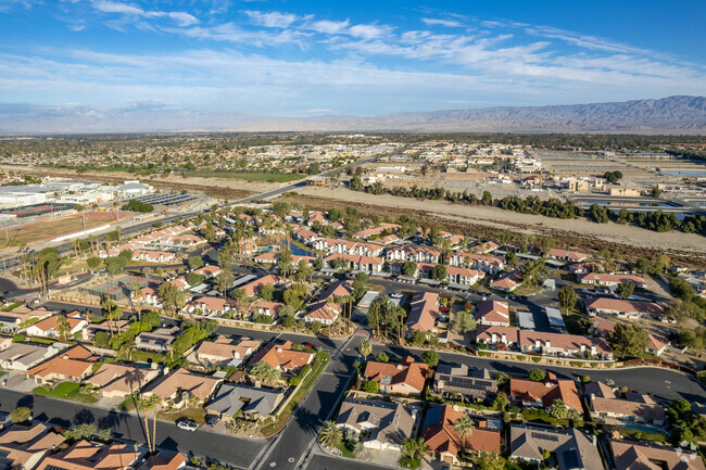 Foto aérea - Palm Lake Village