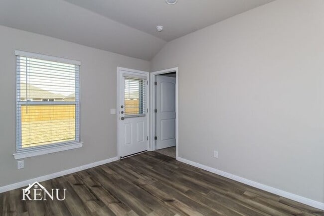 Building Photo - 1617 Maroon Dr