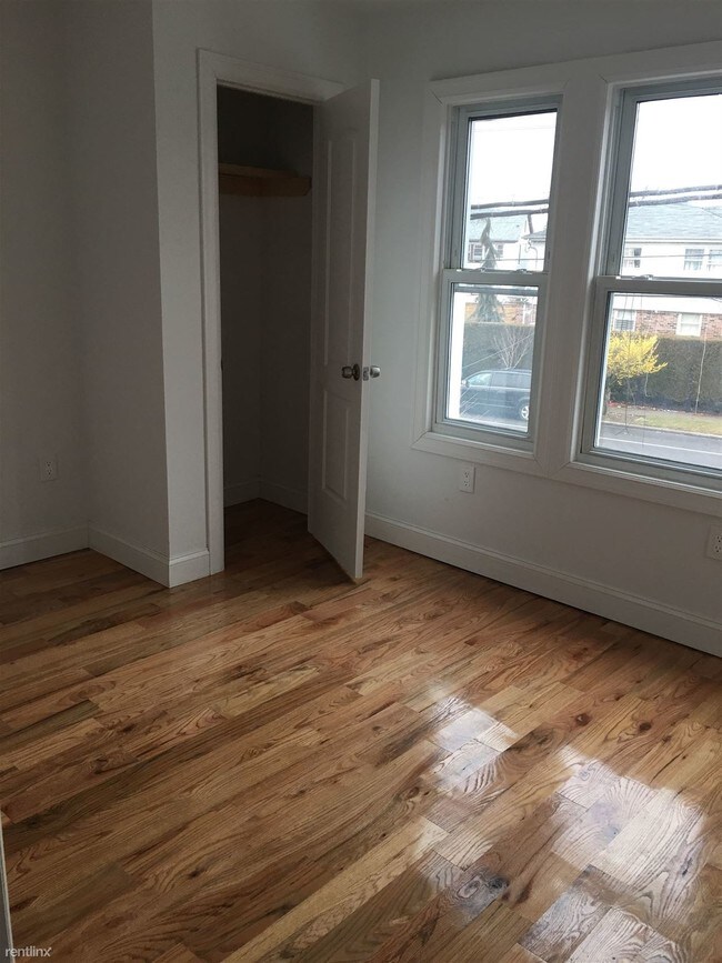 Building Photo - 2 br, 1 bath Duplex - 14508 111th Ave 2