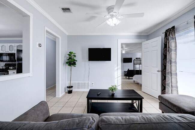 Foto del edificio - 10535 Breeds Hill Dr