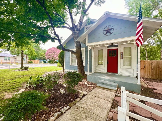 Building Photo - Charming 2 Bedroom, 2 Bath Home on Corner ...