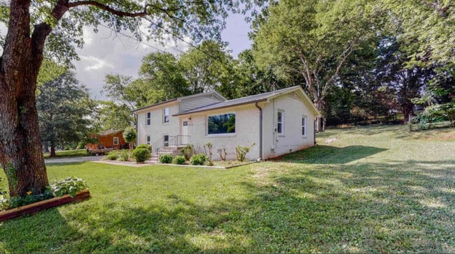 Building Photo - 202 Caldwell Dr