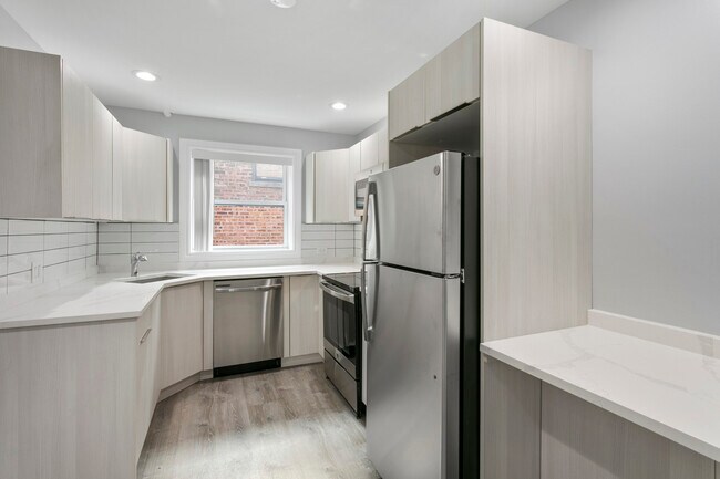Foto del edificio - 7630 N Eastlake Terrace