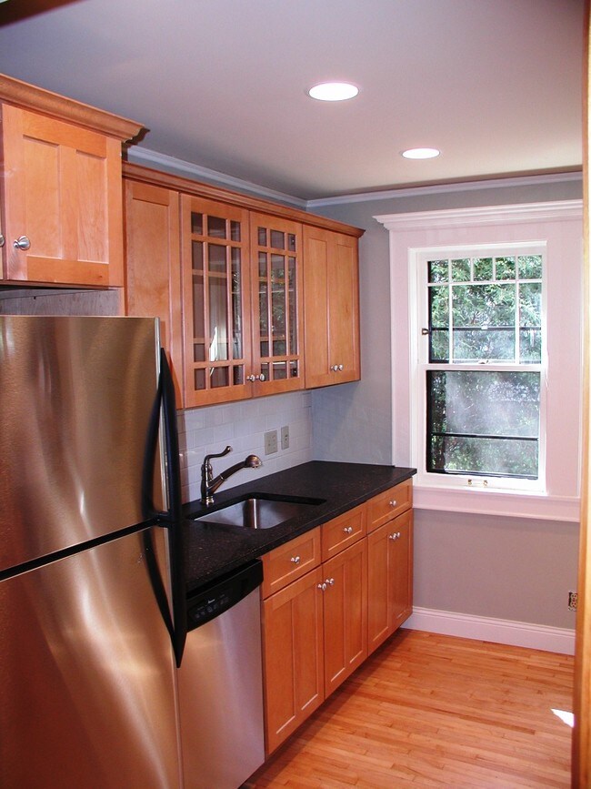 Building Photo - 3037 Knox Ave S