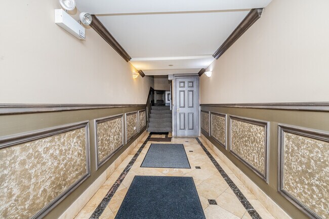 Foto del edificio - 1367 E 64th St