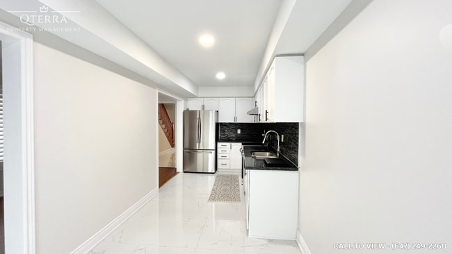 Building Photo - 655 Madame St