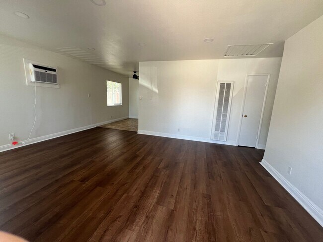 Foto del edificio - Upgraded 2 bedroom Duplex!