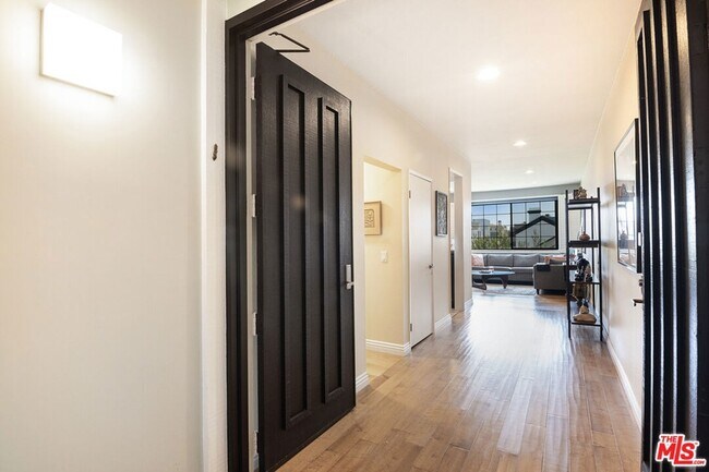 Building Photo - 306 Bora Way
