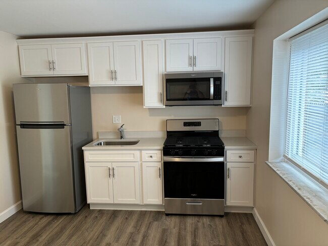 Building Photo - 10976 Whitehall Manor Dr