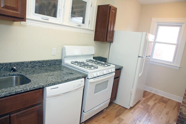Cocina - 300 E 32nd St