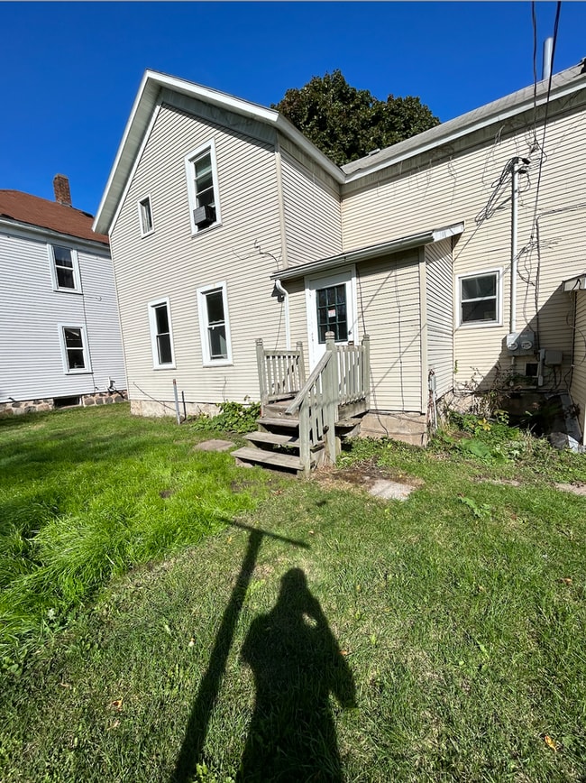 Building Photo - 723 Kickbusch St