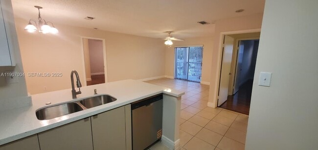 Building Photo - 2209 S Cypress Bend Dr